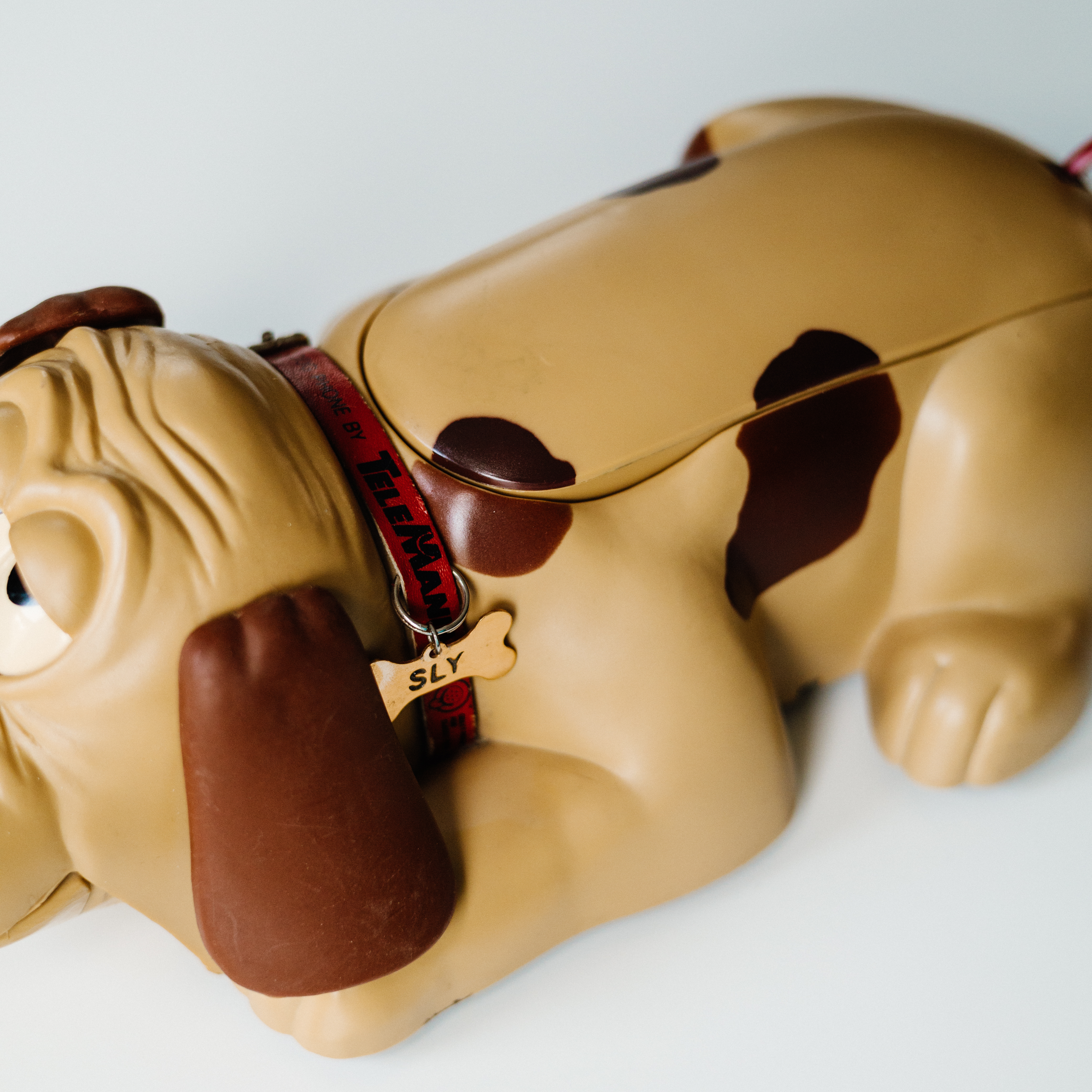 Chapter 4: Sly the TeleMania Dog Phone – The Diary Of An Antiquer